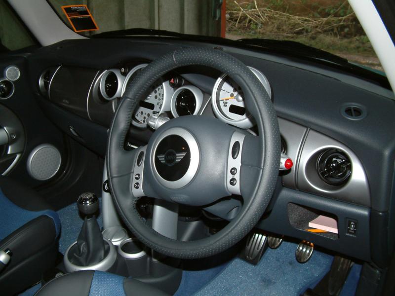 03-01-26_32 - MINI 2003 Model Year Steering Wheel.JPG